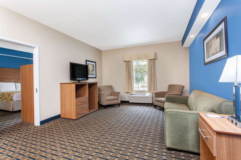Двухместный люкс c 1 комнатой Baymont by Wyndham Jacksonville/Butler Blvd