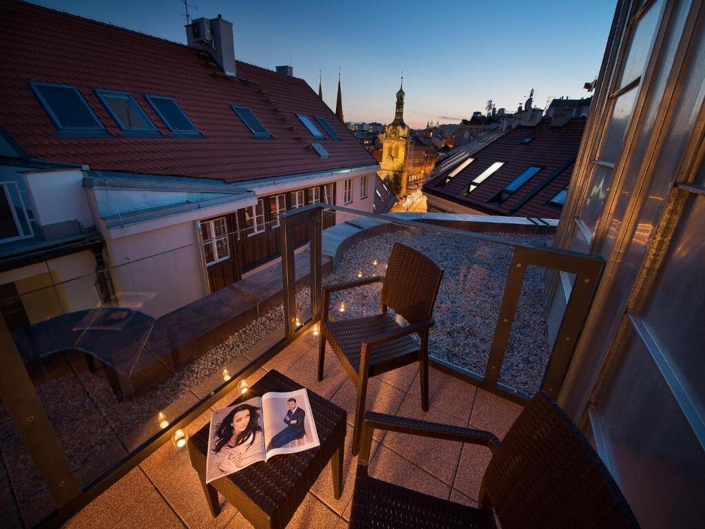 Двухместный номер Standard с балконом EA Embassy Prague Hotel