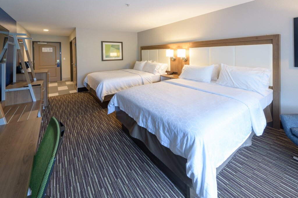 Двухместный номер Standard Holiday Inn Express & Suites Jamestown, an IHG Hotel