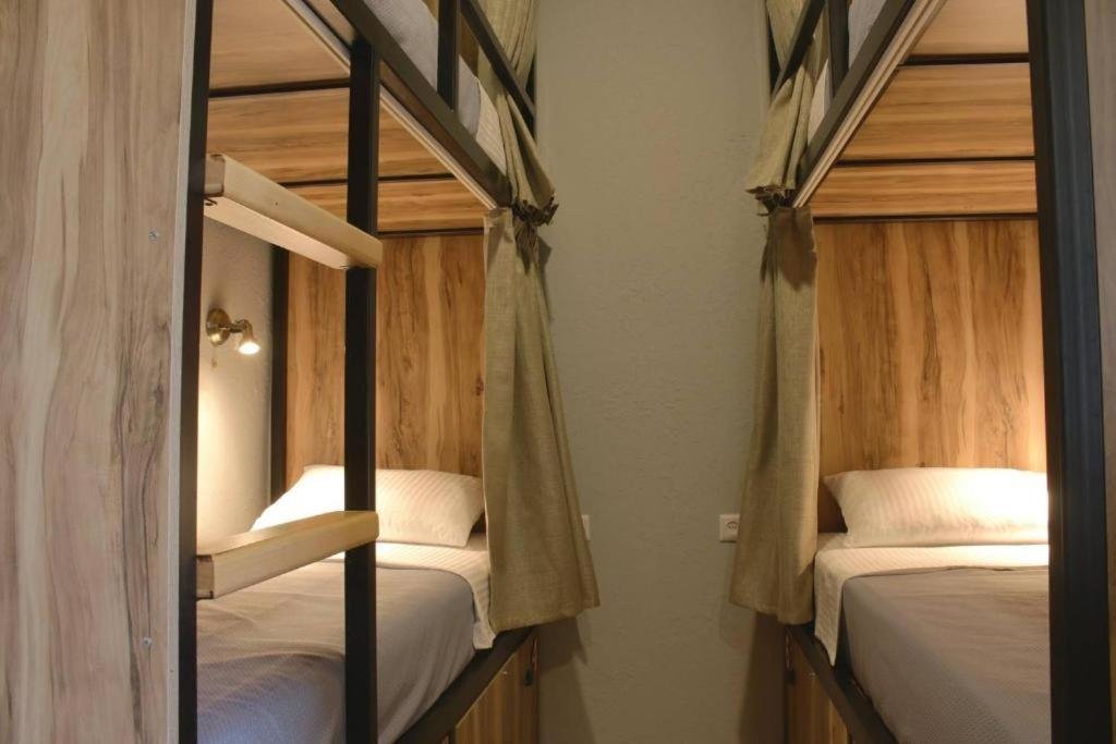 Кровать в общем номере Hostel Nomad