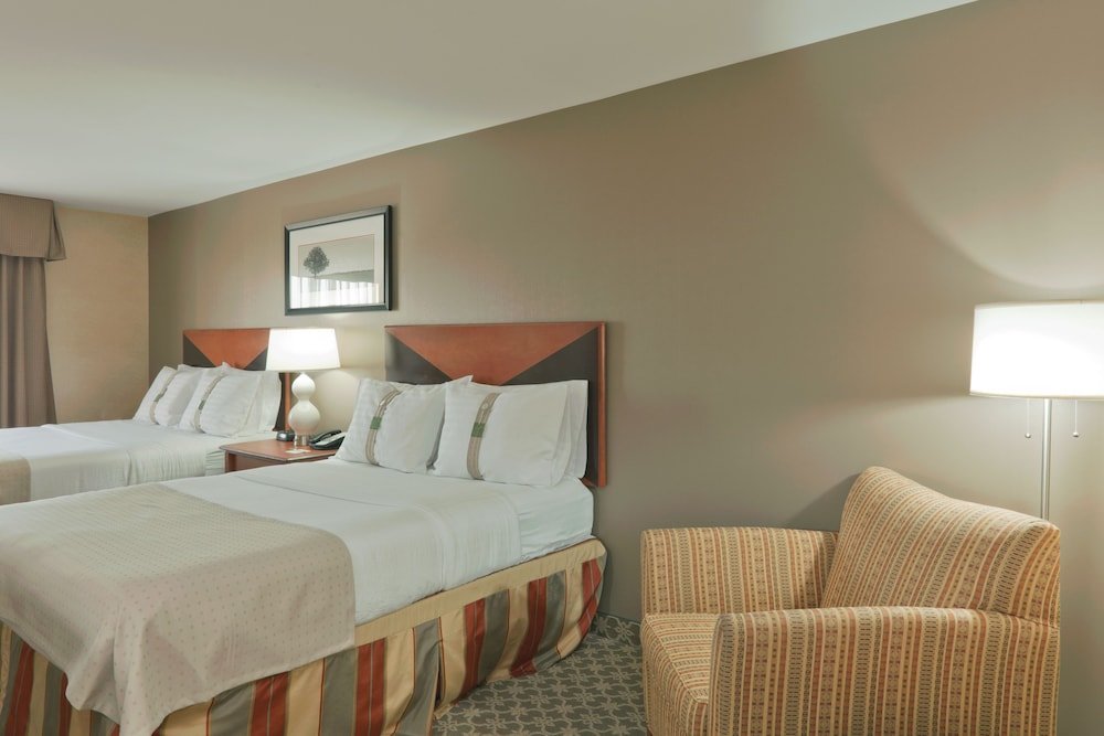 Четырёхместный люкс Holiday Inn Carbondale - Conference Center, an IHG Hotel