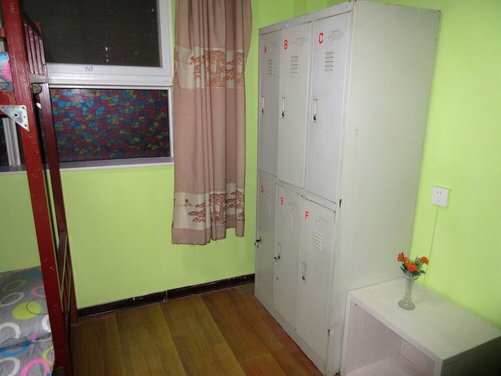 Cama en dormitorio compartido (dormitorio compartido masculino) 25 Four Seasons Youth Hostel
