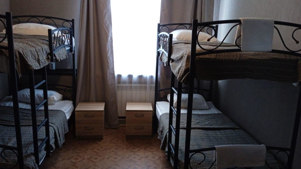 Cama en dormitorio compartido (dormitorio compartido femenino) On Margelov
