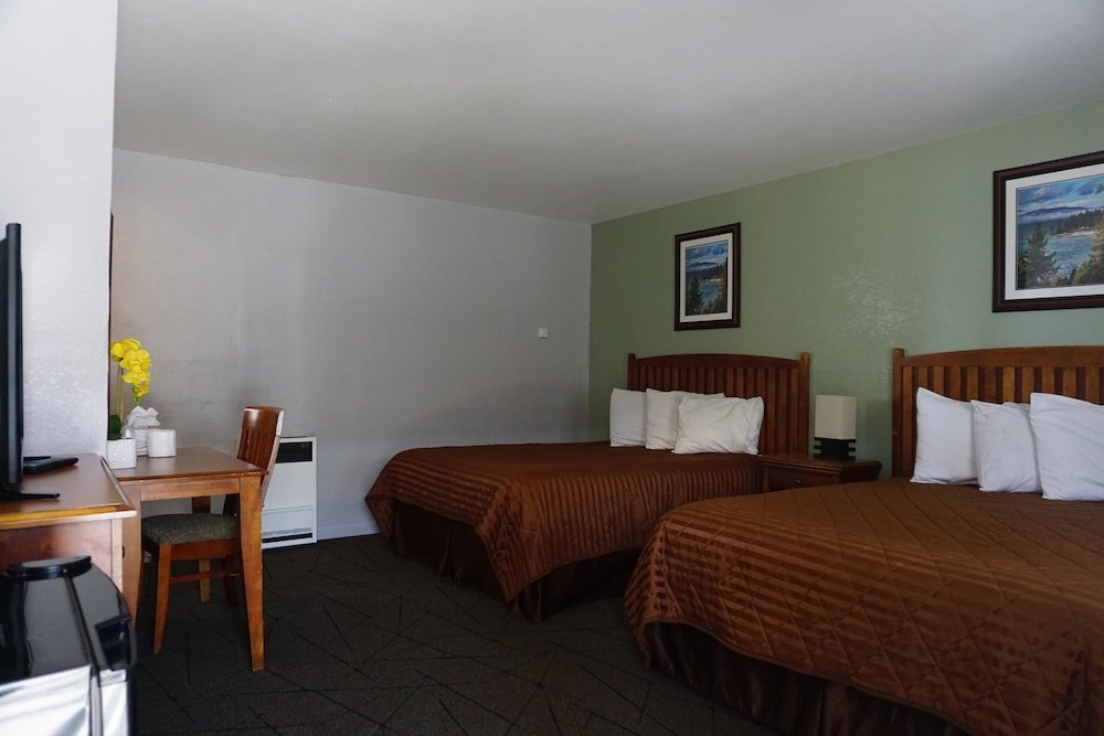 Standard Quadruple room A&A Lake Tahoe Inn