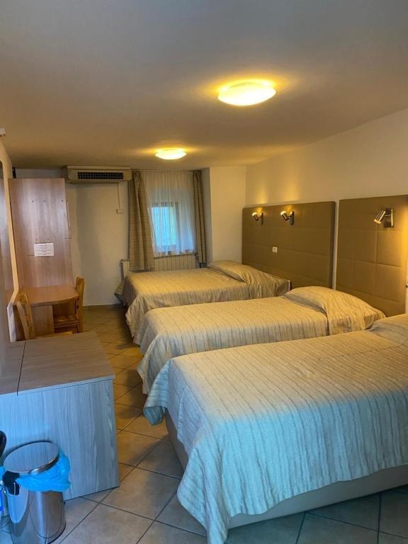 Standard Quadruple room Fedrig Rooms with bathroom & Hostel Rooms