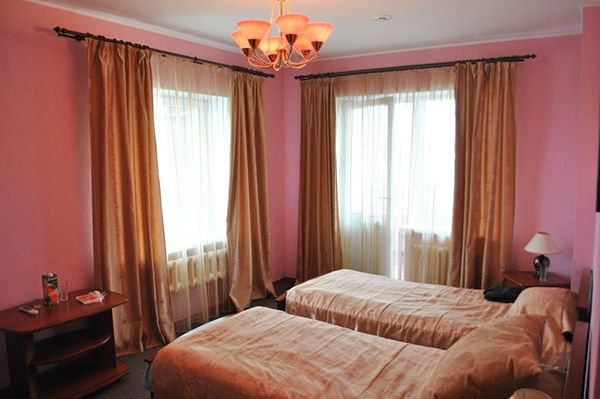 Кровать в общем номере Mini-hotel Zhemchuzhina