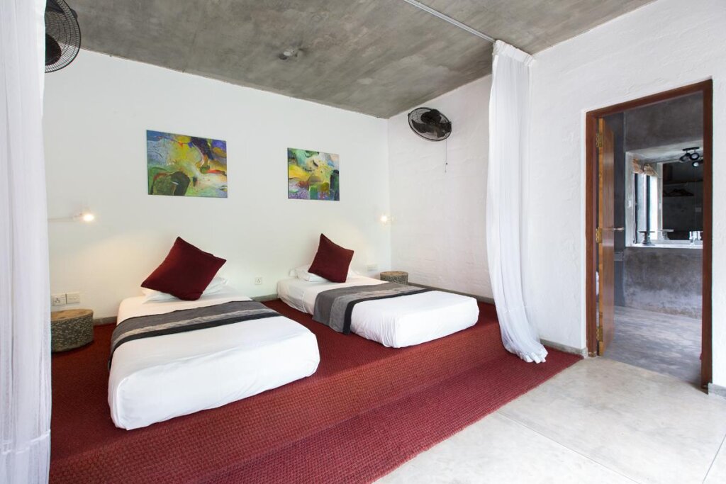 Suite 1 dormitorio con vista al jardín Kadju House