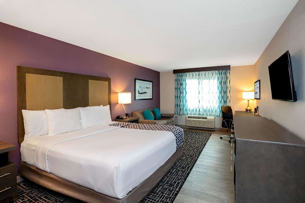 Двухместный номер Executive La Quinta Inn & Suites by Wyndham Las Vegas Nellis