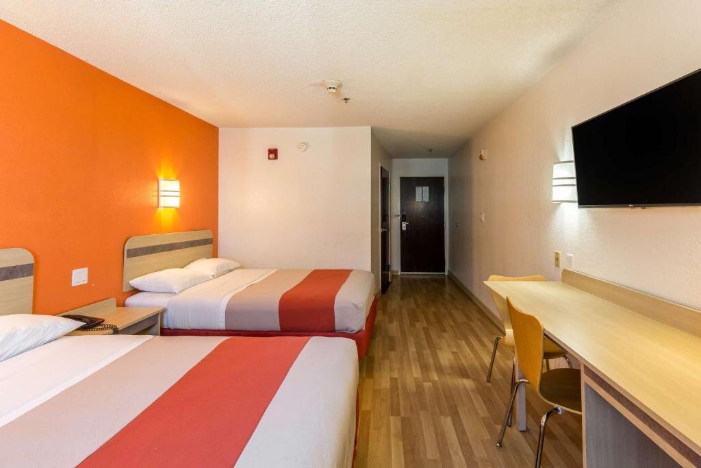 Standard Double room Motel 6 Harlingen, TX
