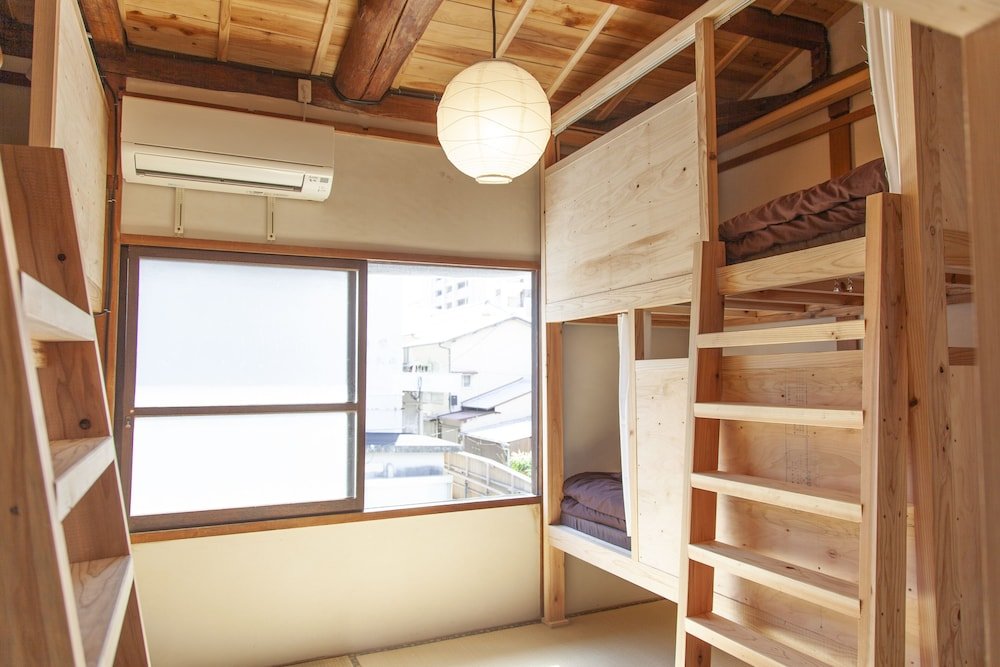 Кровать в общем номере (женский номер) Fukuoka Guesthouse SHIP