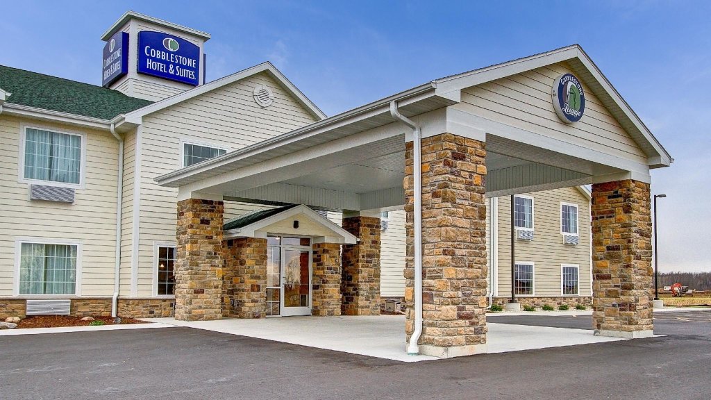 Standard Vierer Zimmer Cobblestone Hotel & Suites - Pulaski/Green Bay