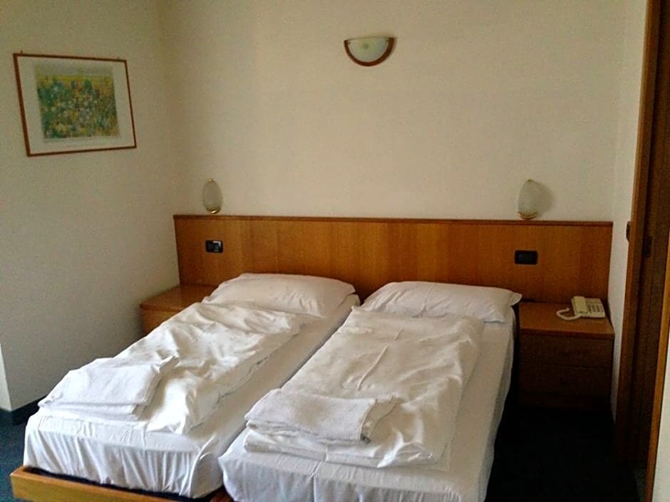 Standard Triple room Hotel Olisamir