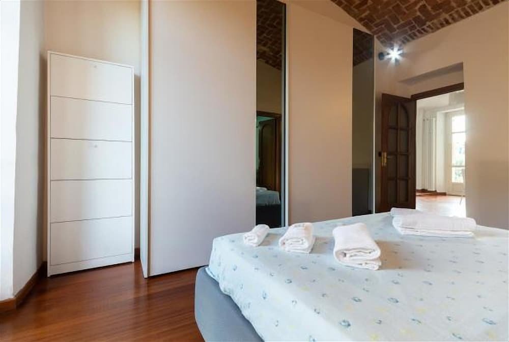 Апартаменты c 1 комнатой с балконом Torino Cenisia & Porta Susa Roomy Flat