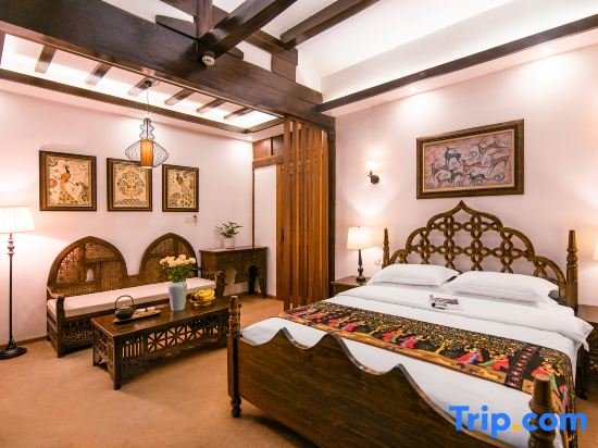 Suite with balcony and with view Tengchong Heshun Ancient Town Pumi Wenlv · Zhangjia Courtyard Hot Spring Resort Inn