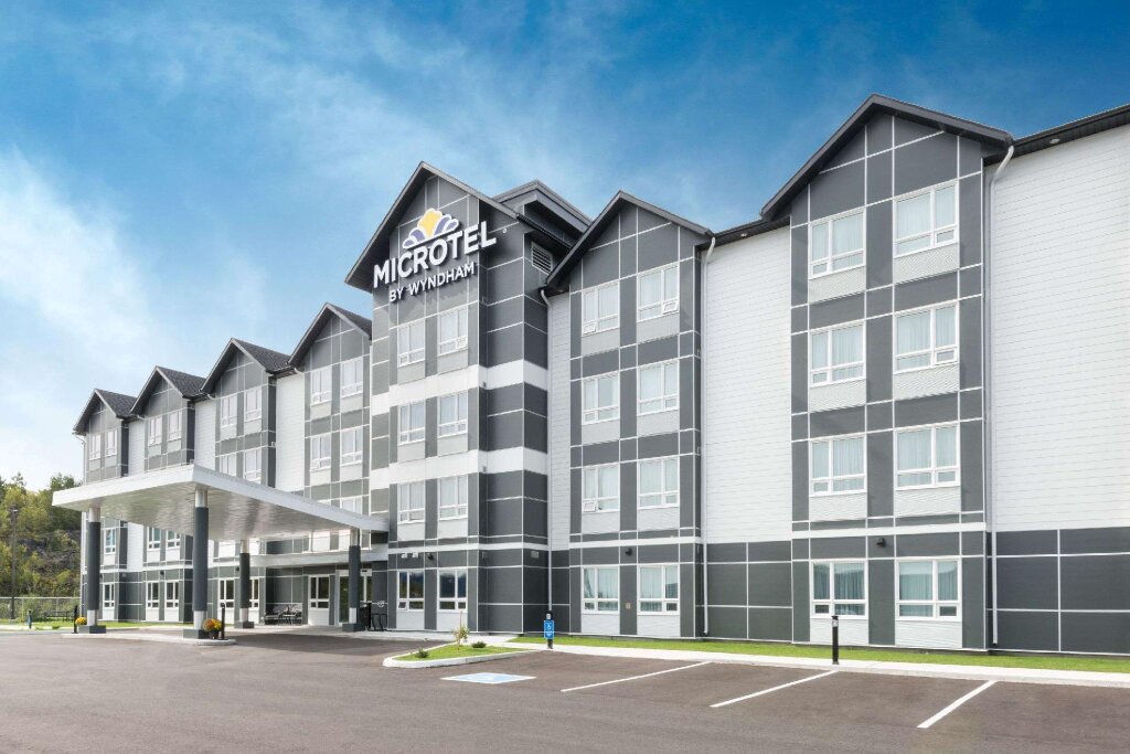 Люкс Microtel Inn & Suites by Wyndham Sudbury