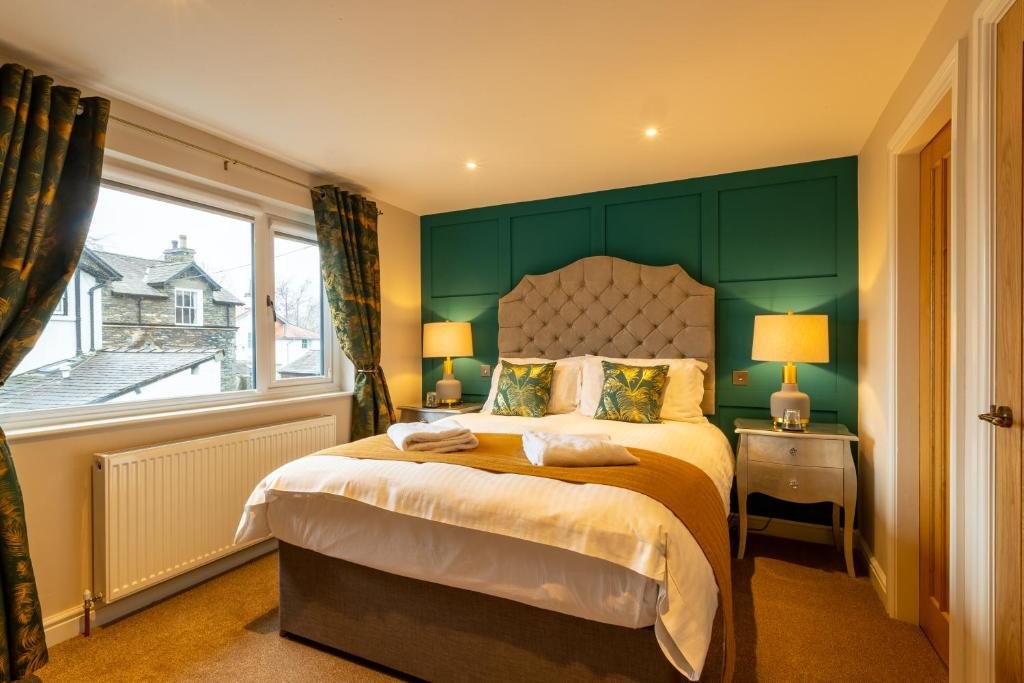 Deluxe Quadruple room Holly Lodge Guest House with FREE off site health club