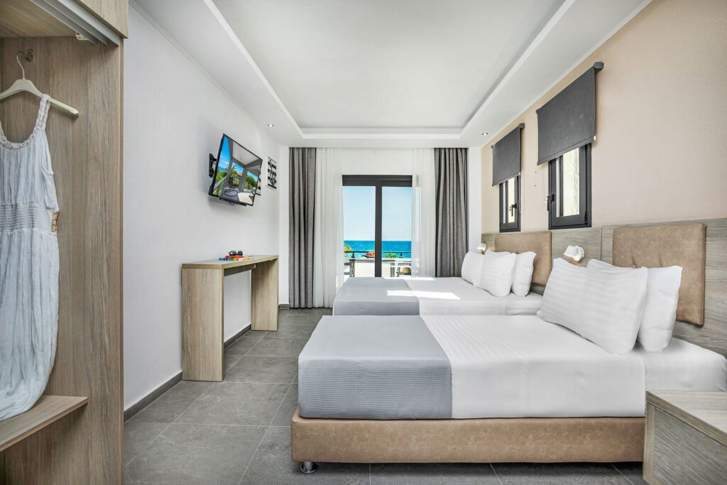 Трёхместный люкс с видом на море NewStory Luxury Suites Possidi