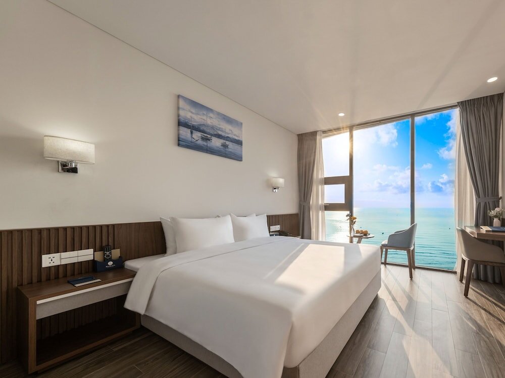 Suite Mangata Beachfront Hotel