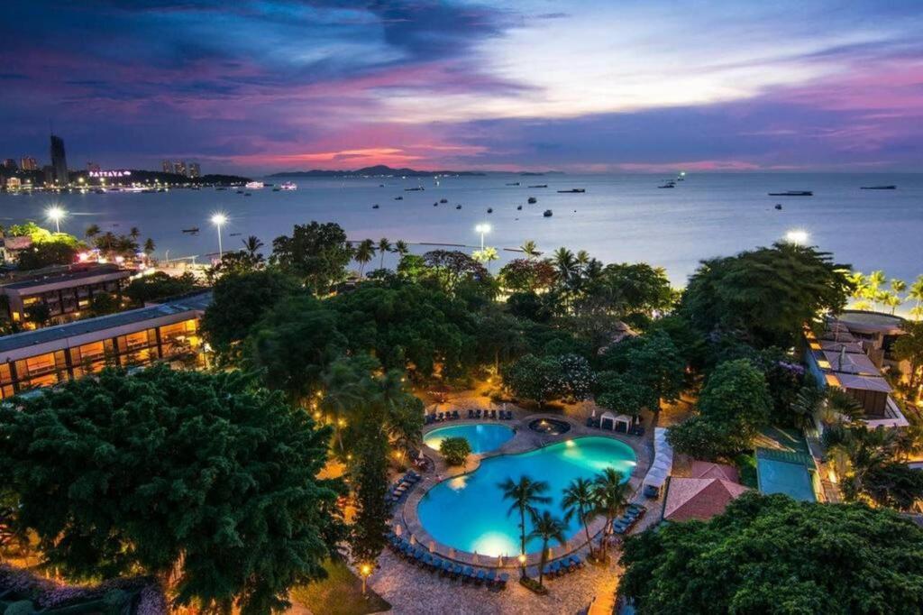 Паттайя центр. Дивари отель Паттайя. Pattaya Guest friendly Hotels.