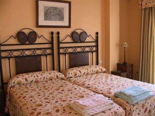 Кровать в общем номере с 2 комнатами Apartahotel Vistamar San José
