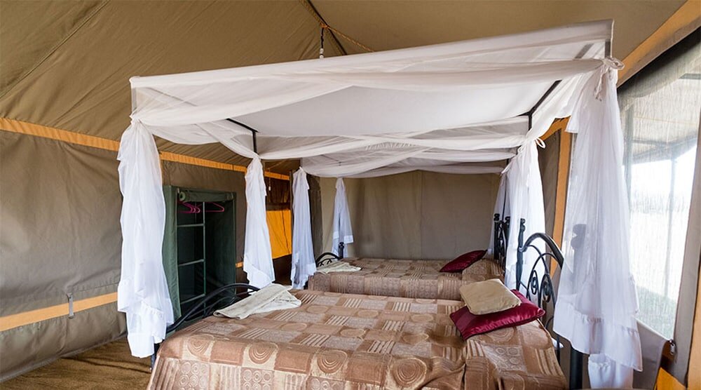 Standard Dreier Zimmer mit Bergblick Serengeti Wild Camps