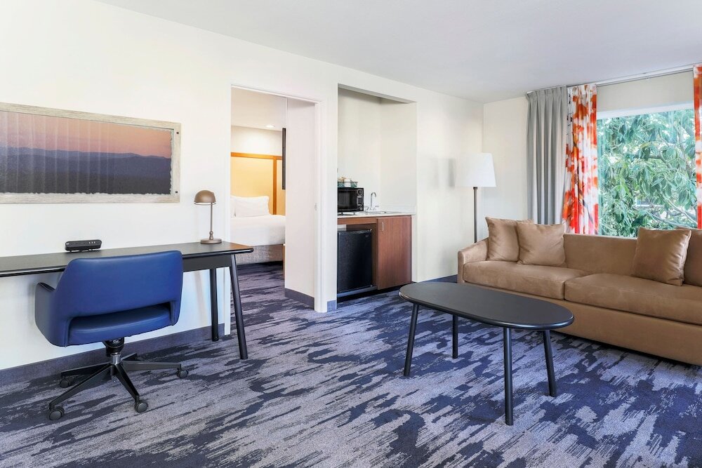 Люкс Fairfield Inn and Suites by Marriott San Jose Airport