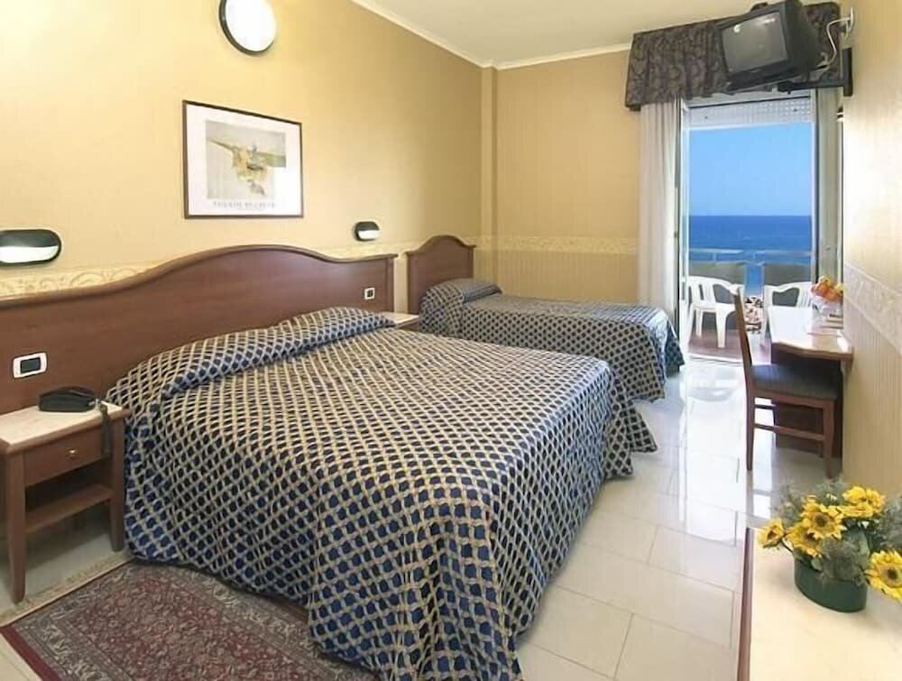 Standard Triple room with balcony Hotel Grifone