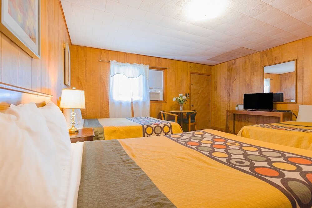 Standard Quadruple Family room Parkside Motel by OYO Meadville Conneaut Lake