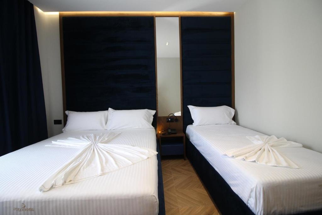 Standard Dreier Zimmer mit Balkon Duka's Hotel