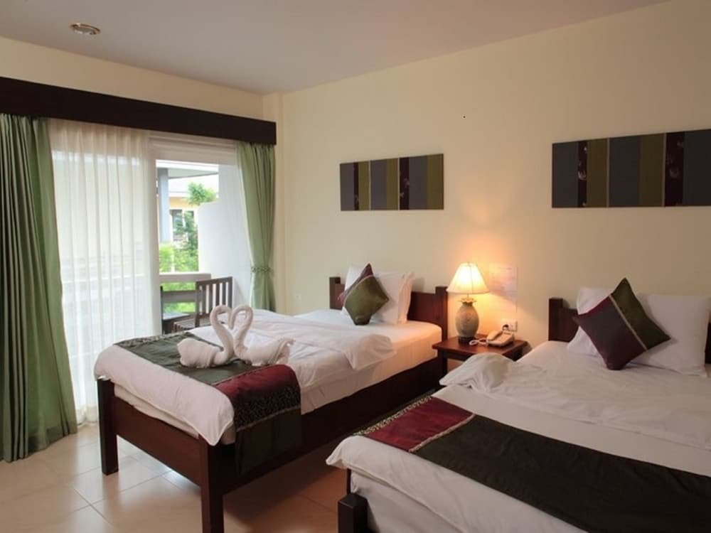 Deluxe room with partial sea view Bacchus Home Resort
