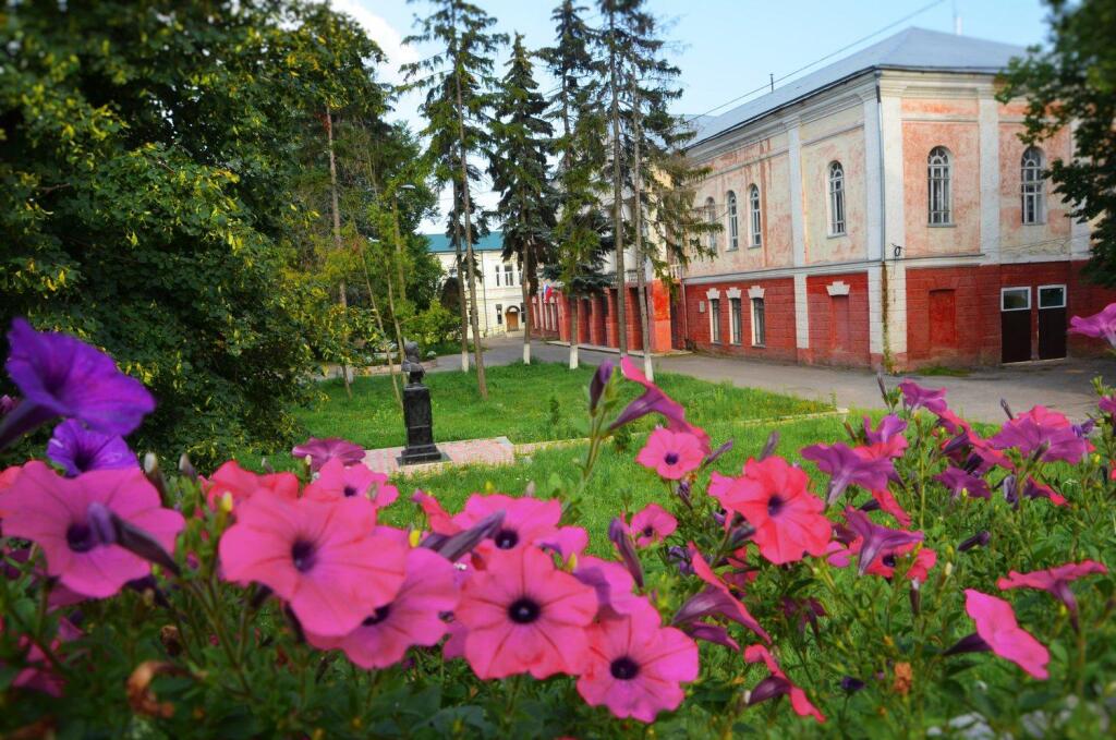 Гостиница ливны орловская область. Ливны гостиница Центральная. Гайдара 10 Ливны.