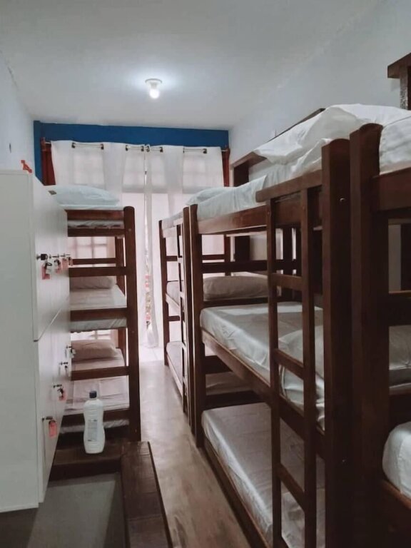Кровать в общем номере Pe Na Areia Beach Hostel
