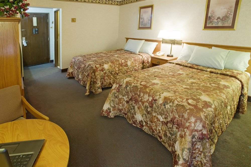 Standard quadruple chambre avec balcon Americas Best Value Inn McMinnville