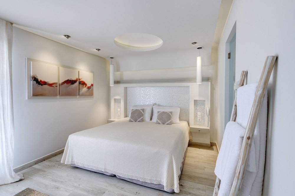 Standard Double room with balcony Kouros Art Hotel