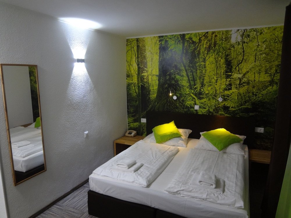 Standard Dreier Zimmer 1 Schlafzimmer Hotel Zum Gruendle