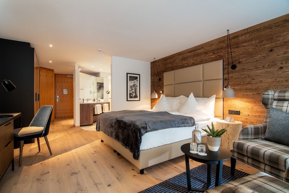 Superior Double room with balcony Walliserhof Grand-Hotel & Spa Relais & Châteaux