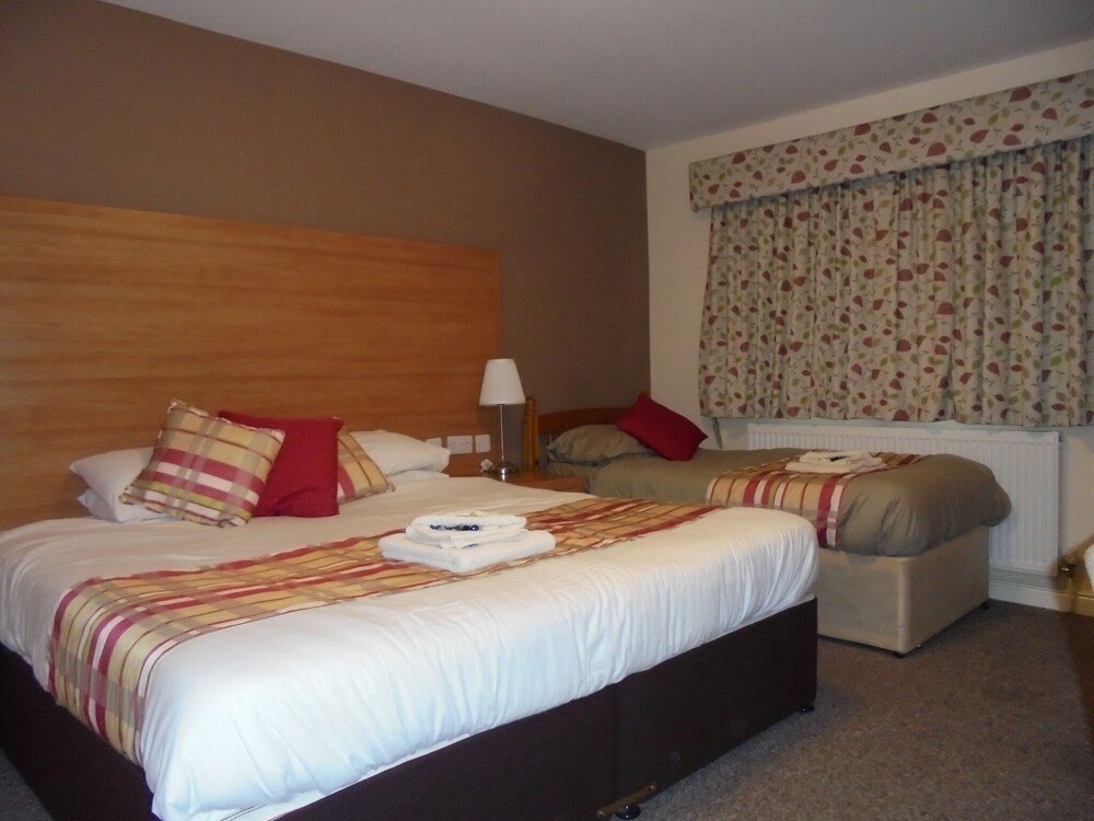 Comfort Triple room with garden view The River Don Tavern and Lodge
