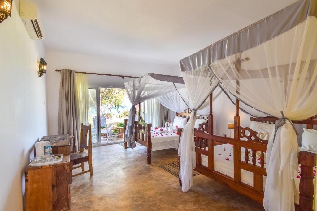 Standard quadruple chambre Vue mer Tanzanite Beach Resort