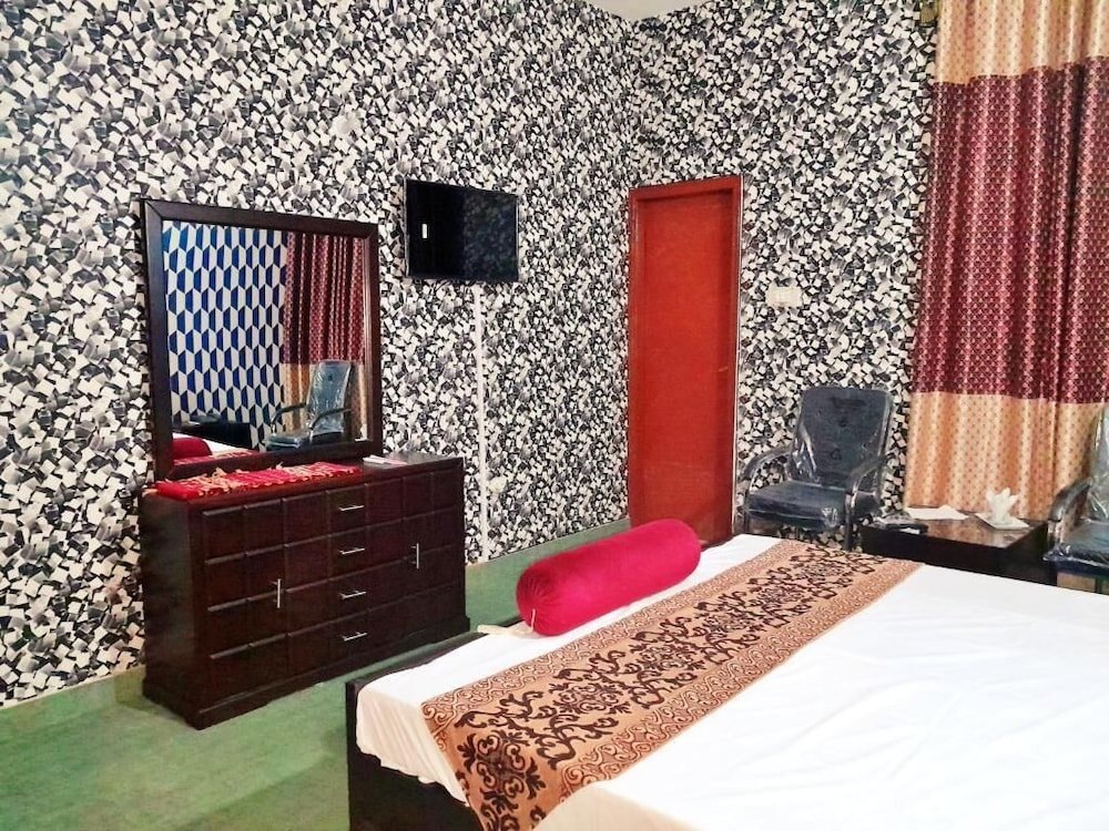 Deluxe Zimmer Hotel Rose One Lahore