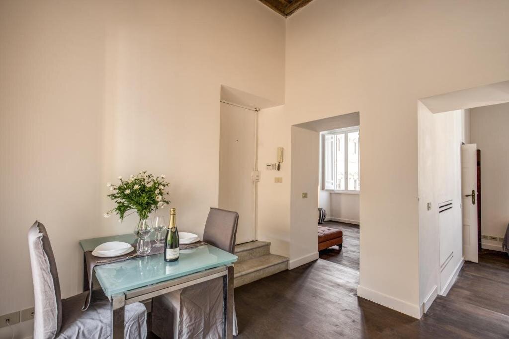Apartment Piazza Farnese exclusive view 2 bedroom en suite