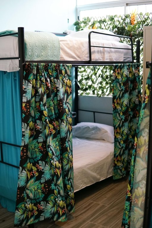Кровать в общем номере (мужской номер) NATIVUS Art-Hostel