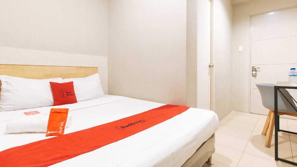 Standard double chambre RedDoorz near Osmeña Hway2 - Quarantine Hotel