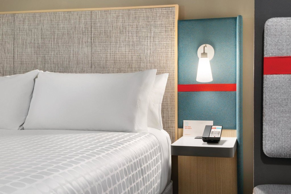 Standard room Avid Hotels Orlando International Airport, an IHG Hotel