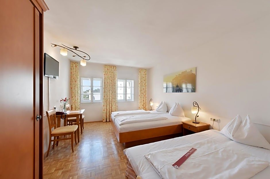 Standard Zimmer mit Straßenblick Hotel Krone 1512