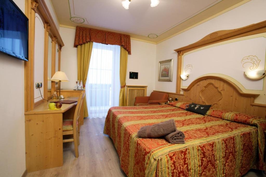 Standard Doppel Zimmer Alexander Hotel Alpine Wellness Dolomites