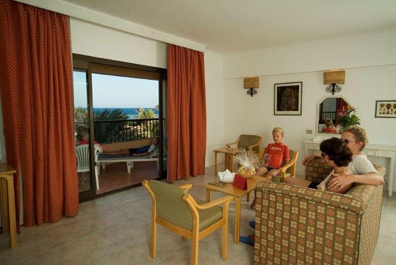Suite junior con balcón y con vista al mar Flamenco Beach and Resort