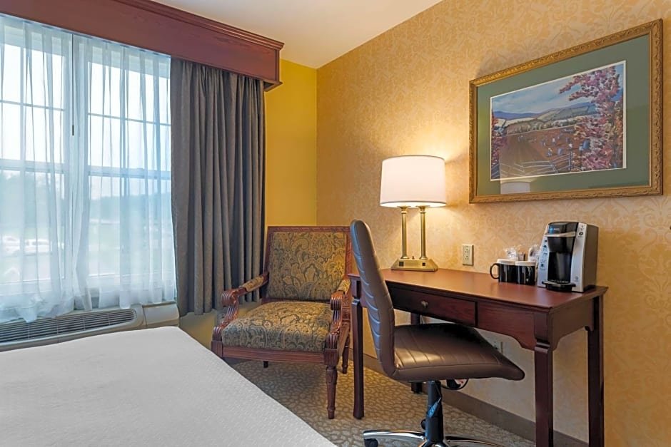 Deluxe Quadruple room Best Western Plus Grand-Sault Hotel & Suites