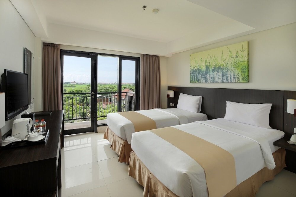 Двухместный номер Deluxe с балконом и с видом на город Rofa Kuta Hotel - CHSE Certified