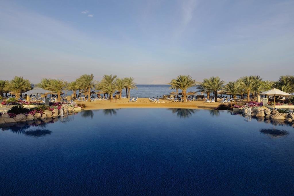Двухместный номер Superior с видом на бассейн Mövenpick Resort & Spa Tala Bay Aqaba