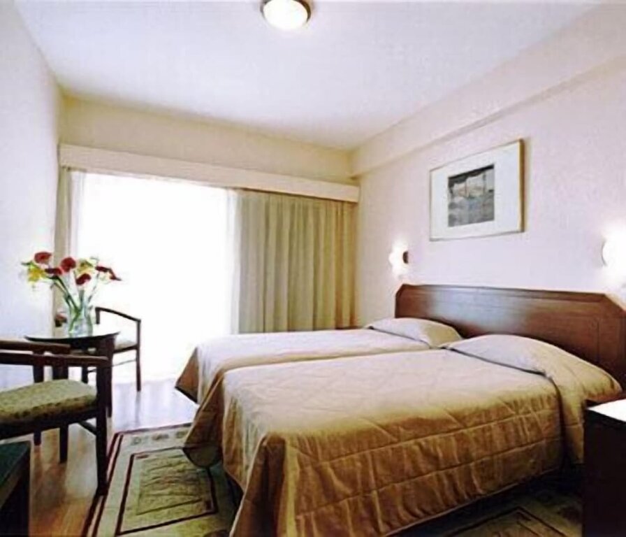 Standard triple chambre avec balcon Economy Hotel